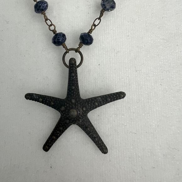 Textured starfish blue beaded station pendant necklace on god tone chain - Picture 7 of 7